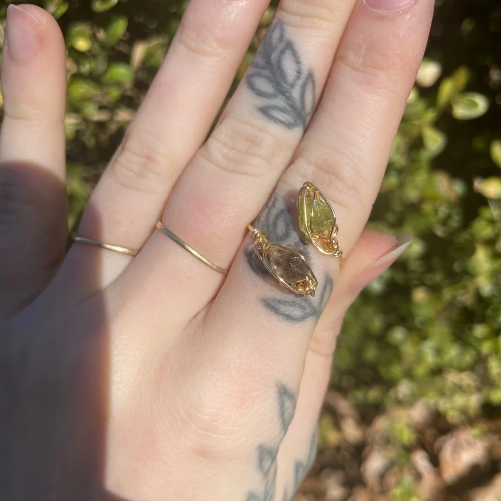 Pre order!! Peridot and black herk diamond Adjustable Ring - Picture 2 of 10